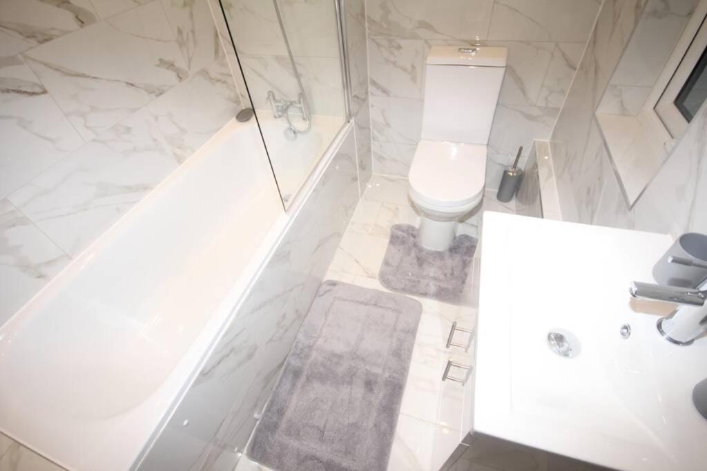 Great West Road Apartments Flat D Лондон Екстер'єр фото